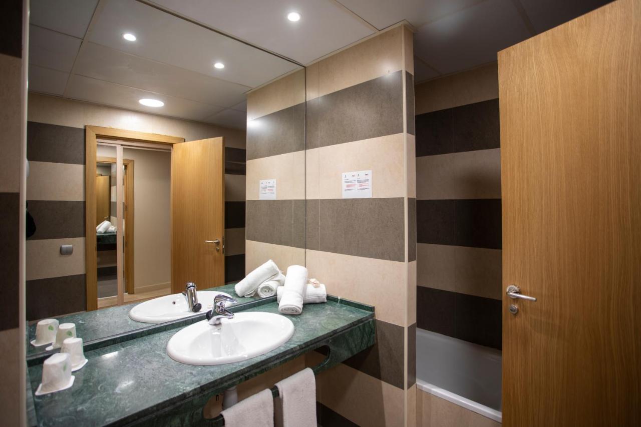 Hotel Ciudad De Ejea เอเฆอา เด ลอส กาบาเยรอส ภายนอก รูปภาพ