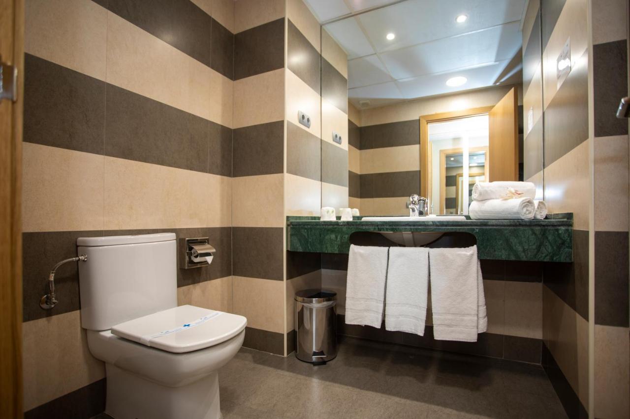 Hotel Ciudad De Ejea เอเฆอา เด ลอส กาบาเยรอส ภายนอก รูปภาพ